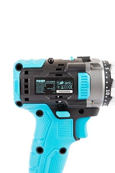 Аккумуляторный шуруповерт RIKER RCD 20/85W 20В, 85 Нм, ударный, бесщеточный, 2 аккумулятора RB 4A USB, MX Series RK0007 фото
